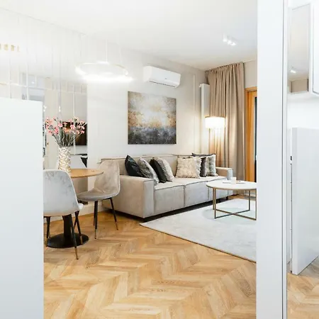 Apartment Mennica By Renters Prestige Warsaw